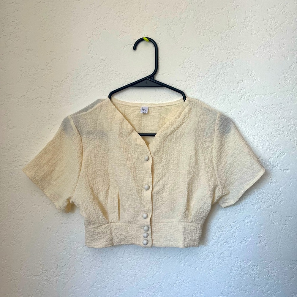 Cute Eggshell white crinkle cropped blouse